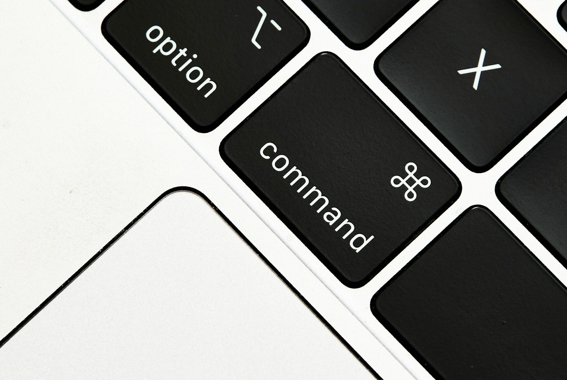 在 macOS 中将外置键盘的 Option 和 Command 键左右调转